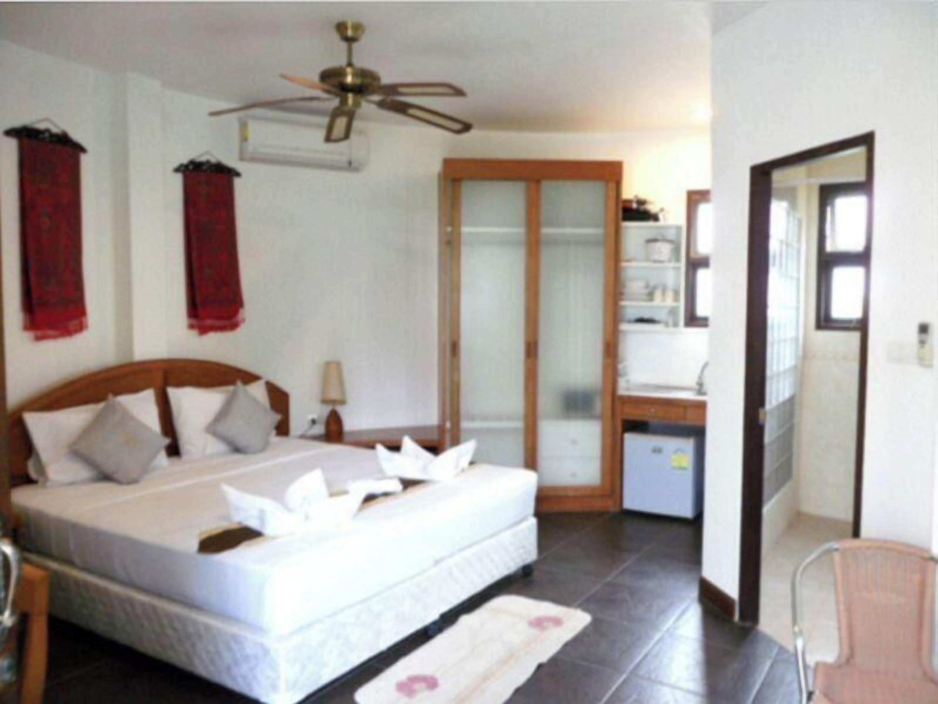 Minibar, in-room safe, desk, rollaway beds