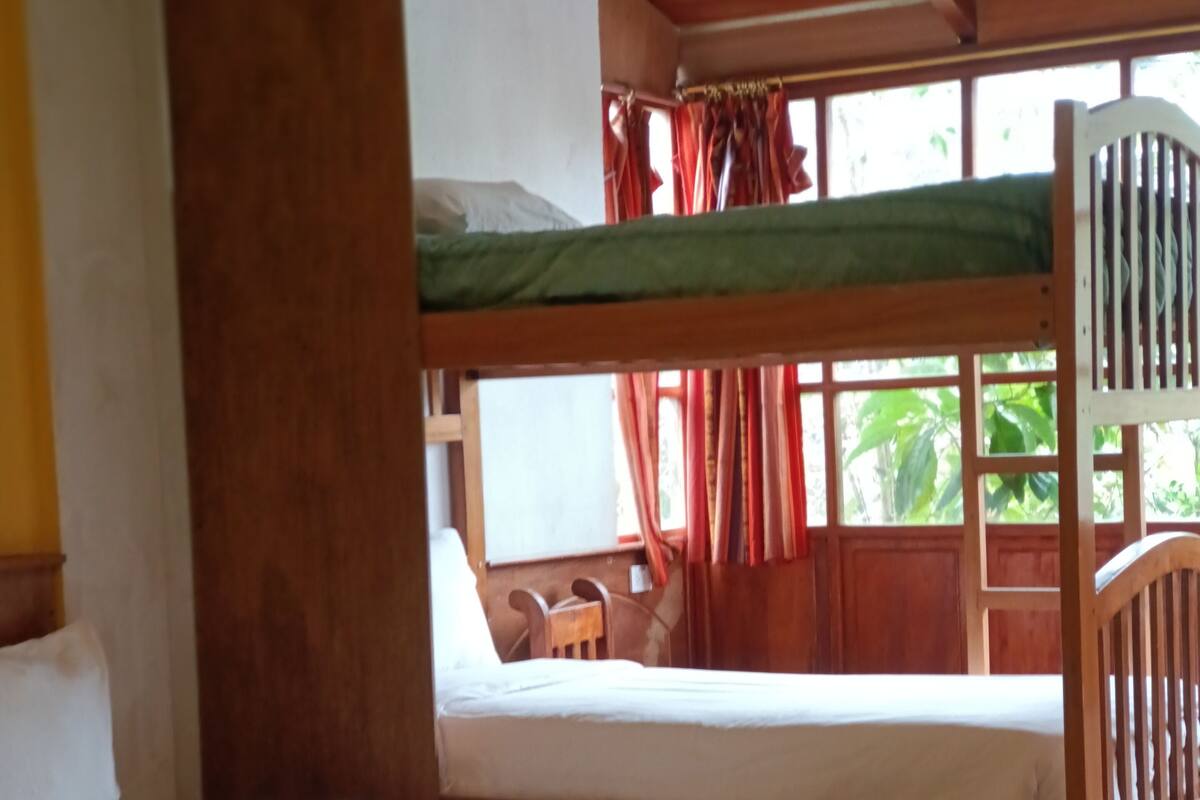 1 habitación, ropa de cama de alta calidad y colchones Tempur-Pedic 