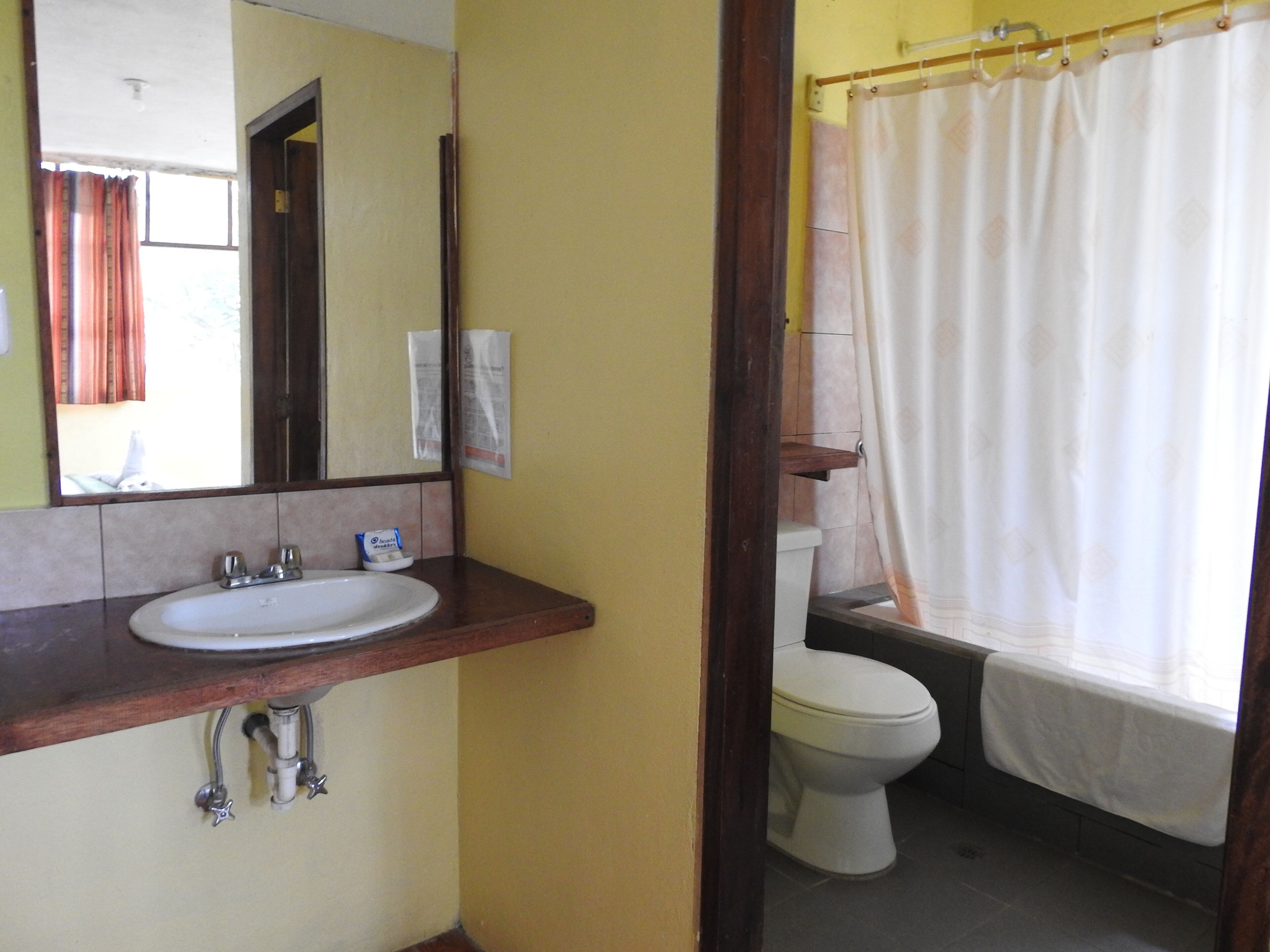 Biohostal Mindo Cloud Forest