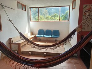 Dobbelt- eller tomannsrom – comfort | Oppholdsområde | IPod-dokkingstasjon og bøker