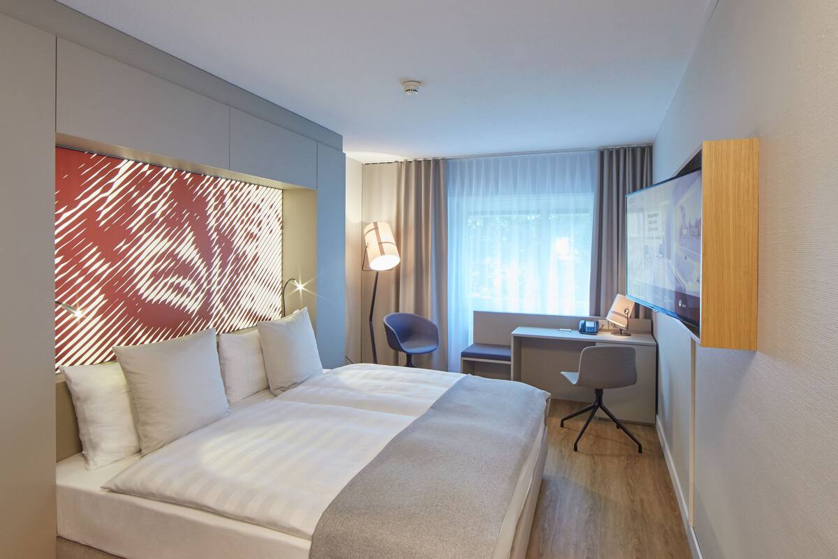 Premium bedding, down duvets, free minibar, in-room safe