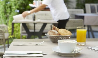 Daily buffet breakfast (CHF 25 per person)