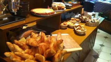 Buffet breakfast on weekends (EUR 14.90 per person)