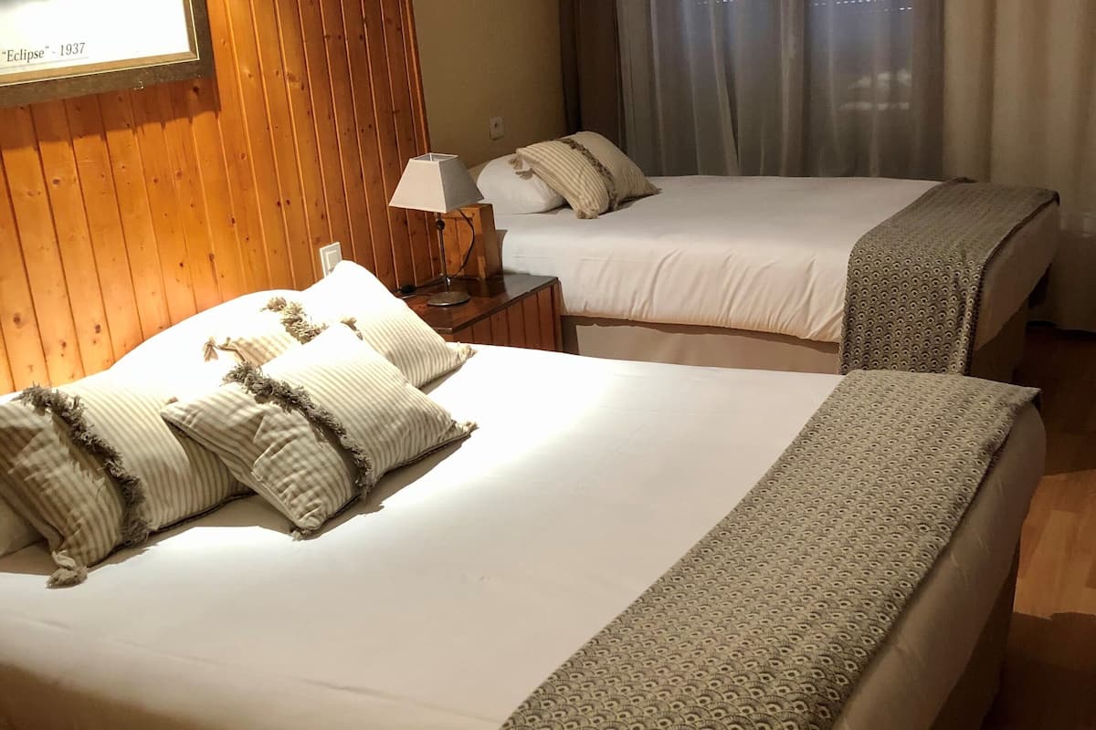 family triple room | 1 bedroom, desk, iron/ironing board, free wifi