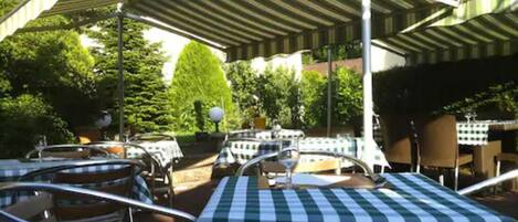 Café da manhã e jantar, culinária local