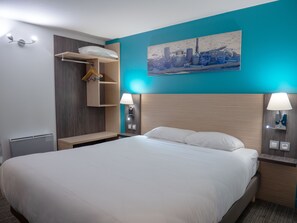 Desk, laptop workspace, blackout drapes, free WiFi - Hotel Restaurant Bleu France (Eragny)