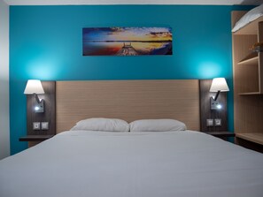 Superior Double Room | Desk, laptop workspace, blackout drapes, free WiFi - Hotel Restaurant Bleu France (Eragny)