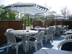 Terrace/patio - Hotel Restaurant Bleu France (Eragny)