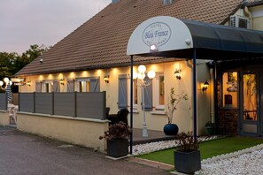Front of property - Hotel Restaurant Bleu France (Eragny)