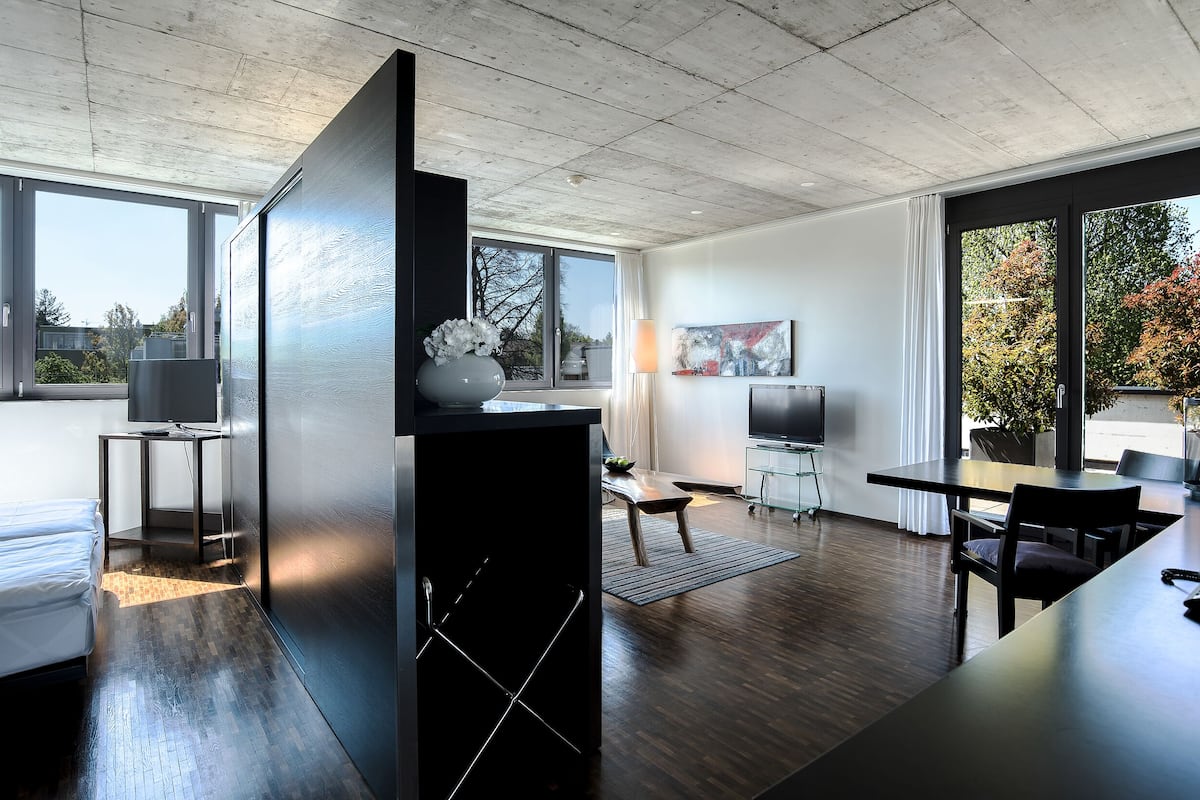 twin room | hypo-allergenic bedding, down duvets, desk, soundproofing