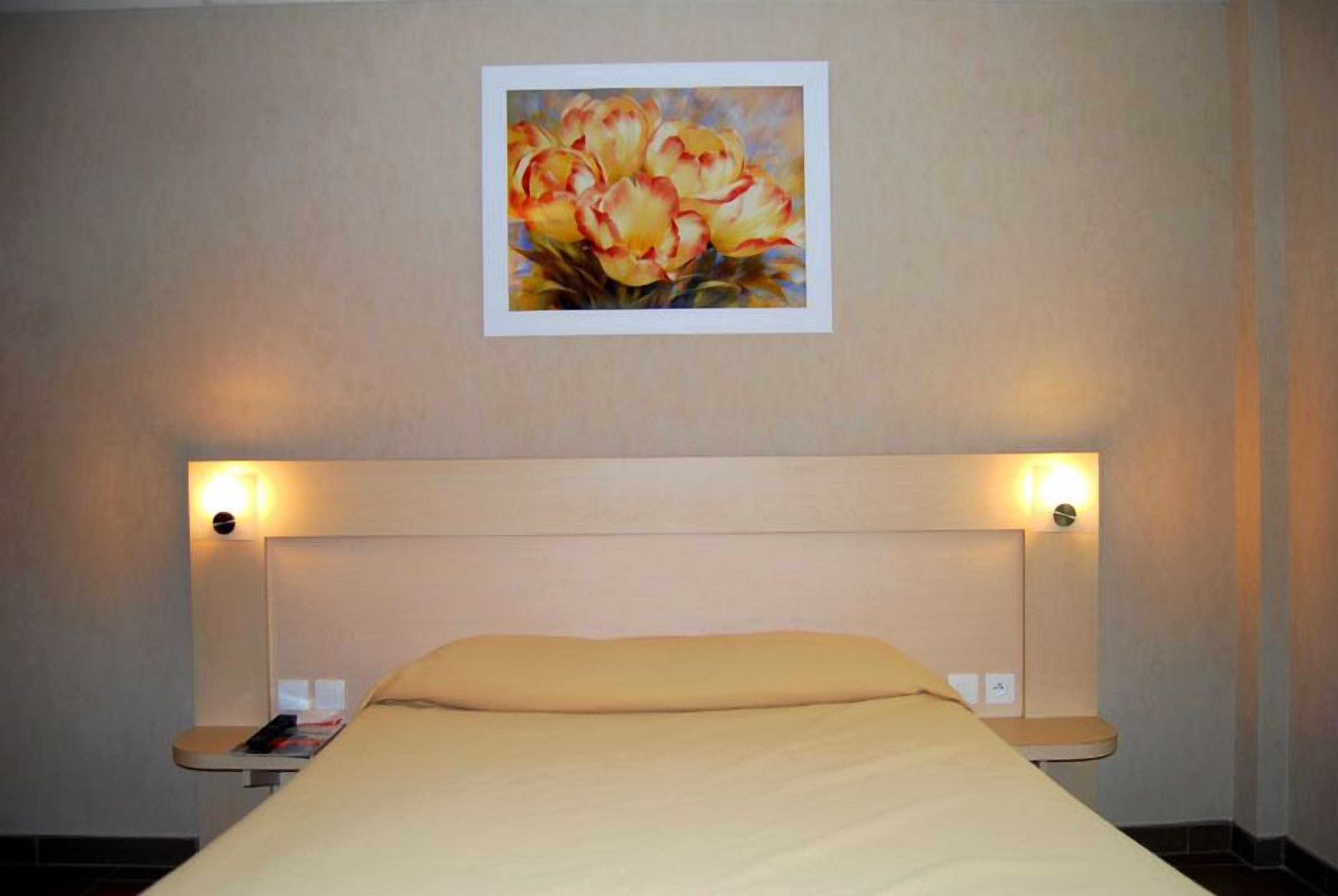 premium bedding, in-room safe, desk, free cots/infant beds