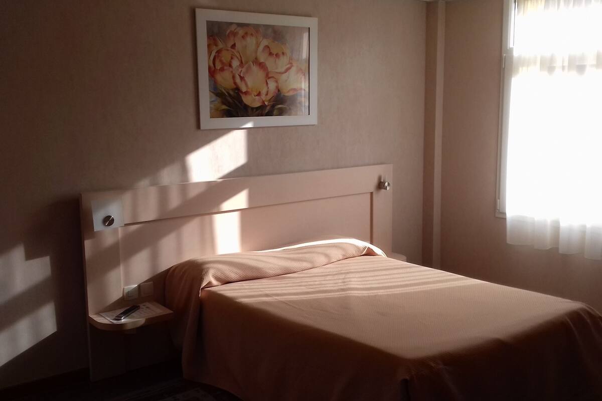 room, accessible | premium bedding, in-room safe, desk, free cots/infant beds