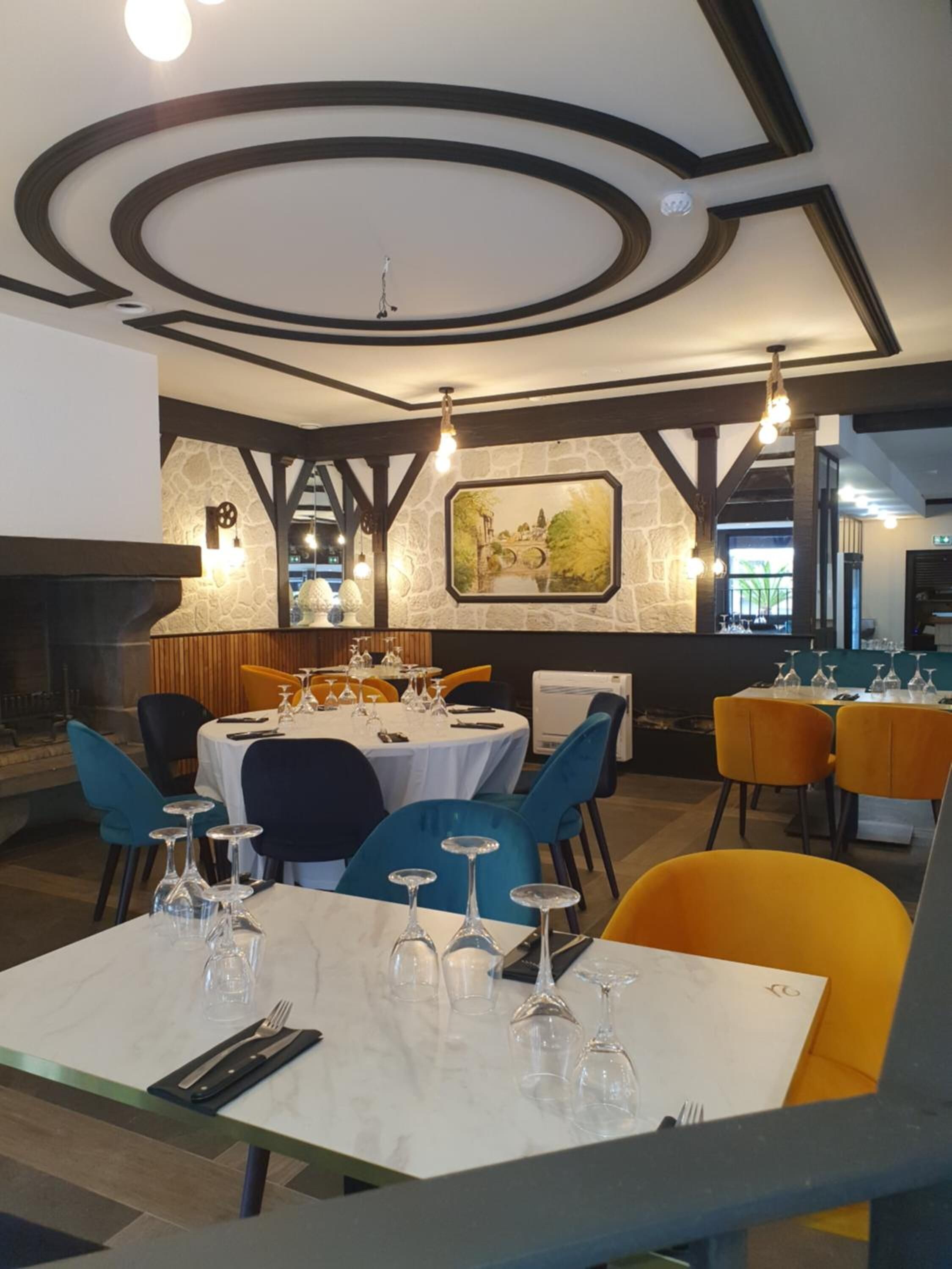 Petit déjeuner, déjeuner et dîner servis sur place