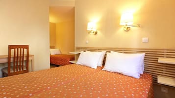 In-room safe, desk, free WiFi