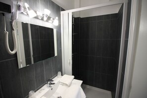 Chambre, vue cour intérieure