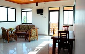 Standard AC Double Room | Living area - Sunbeam Beach Resort (Mirissa)
