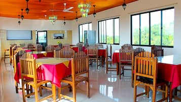 Breakfast (USD 5.00 per person)