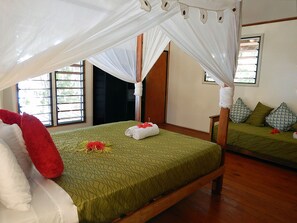 Habitación doble superior, vista a la playa | Ropa de cama 