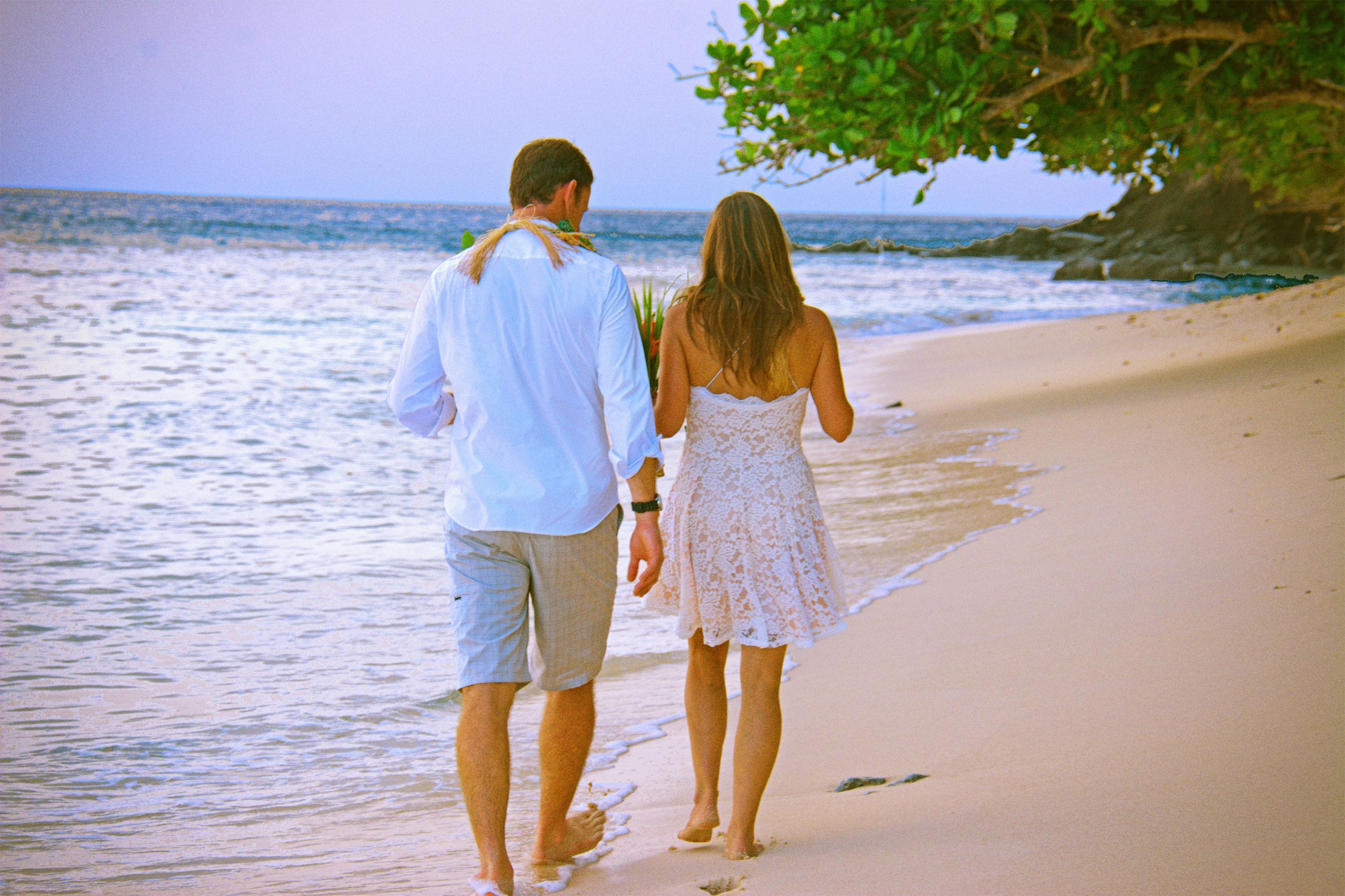 Pantai pribadi, pasir putih, antar-jemput ke pantai, dan kursi berjemur