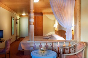 1 Schlafzimmer, Daunenbettdecken, Schreibtisch, Reisekinderbett