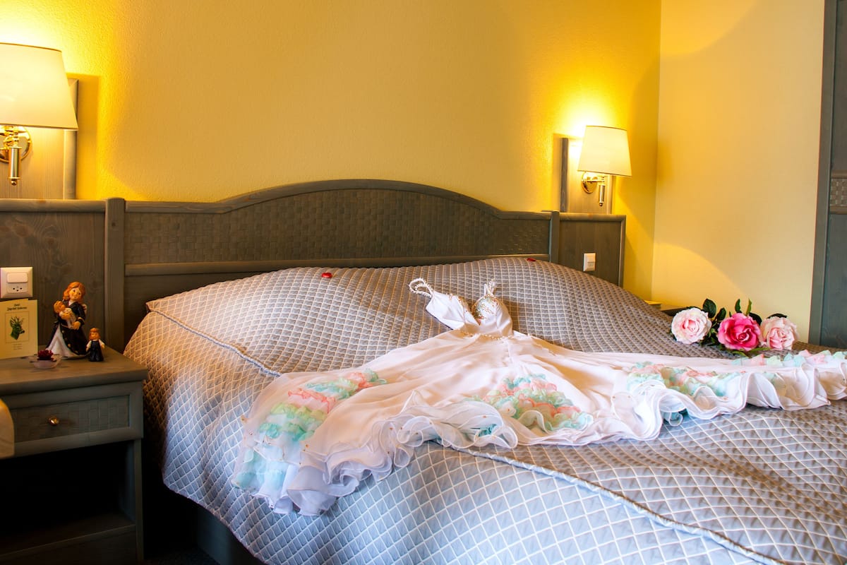 1 bedroom, down comforters, desk, travel crib