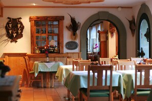 Free buffet breakfast - Seehotel Jaegerhof Hubertus (Spiez)