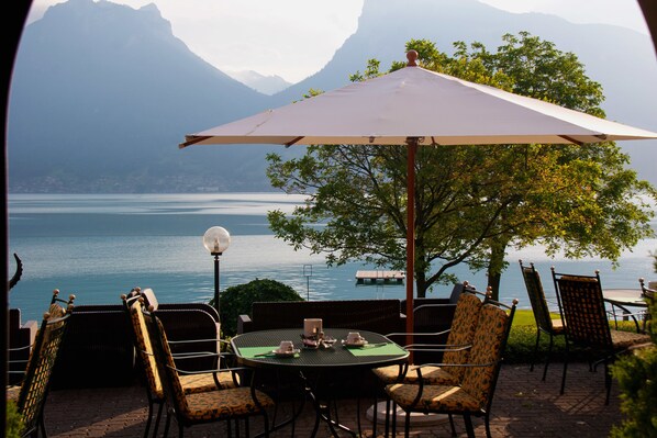 Terrace/patio - Seehotel Jaegerhof Hubertus (Spiez)