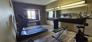 Fitness facility - Microtel Inn & Suites by Wyndham Cotulla (Cotulla)