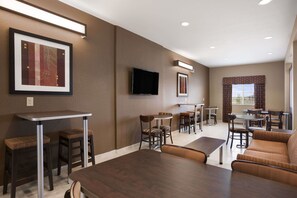Lobby - Microtel Inn & Suites by Wyndham Cotulla (Cotulla)