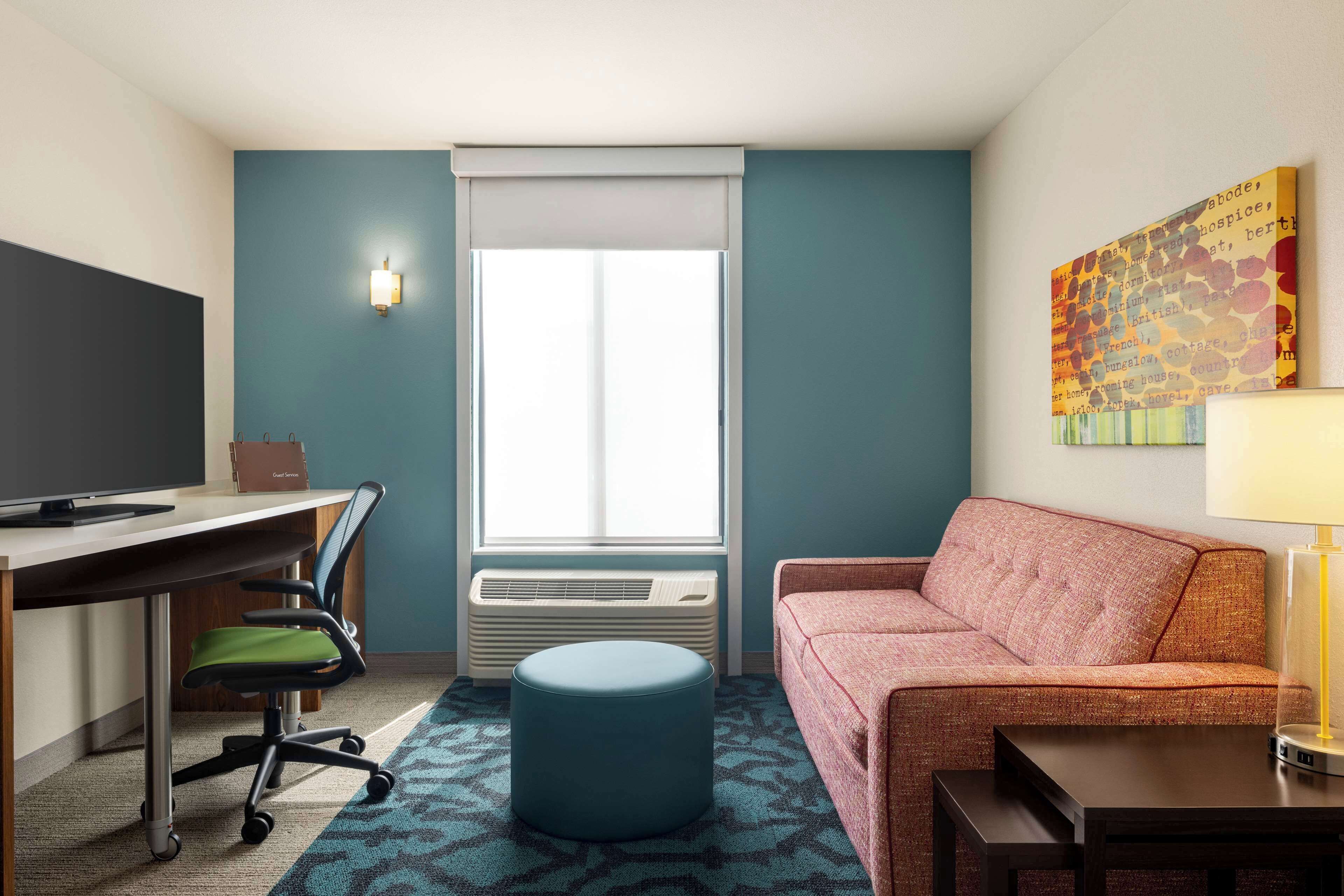 suite, 1 queen bed | living area | 42-inch flat-screen tv with cable channels, tv, pay films