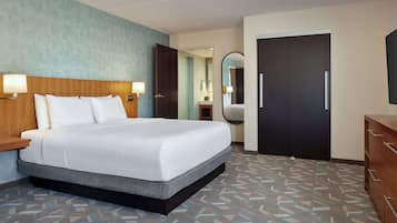 Room, 1 King Bed | Premium bedding, desk, laptop workspace, blackout drapes