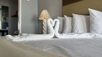 Family Suite, 1 King Bed with Sofa bed, Kitchenette (Ocean Front) | 1 bedroom, free WiFi, bed sheets