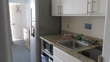 Two Room Suite Kitchenette Oceanview | Private kitchen | Fridge, microwave, stovetop, coffee/tea maker