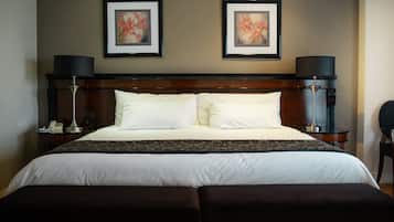 Deluxe Doble Matrimonial | Minibar, in-room safe, desk, laptop workspace