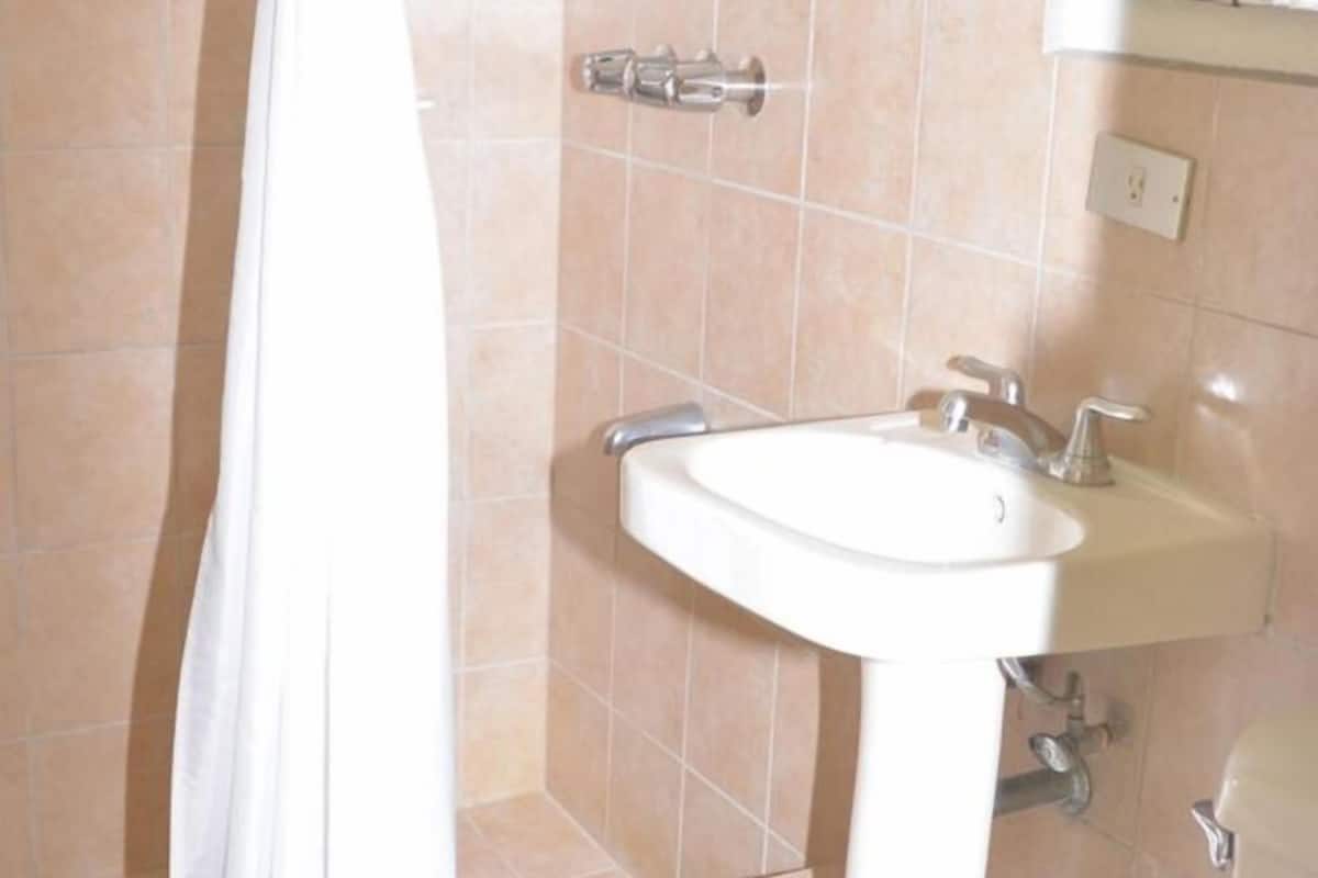 Double Room with balcony | Bathroom | Shower, rainfall showerhead, free toiletries, hair dryer