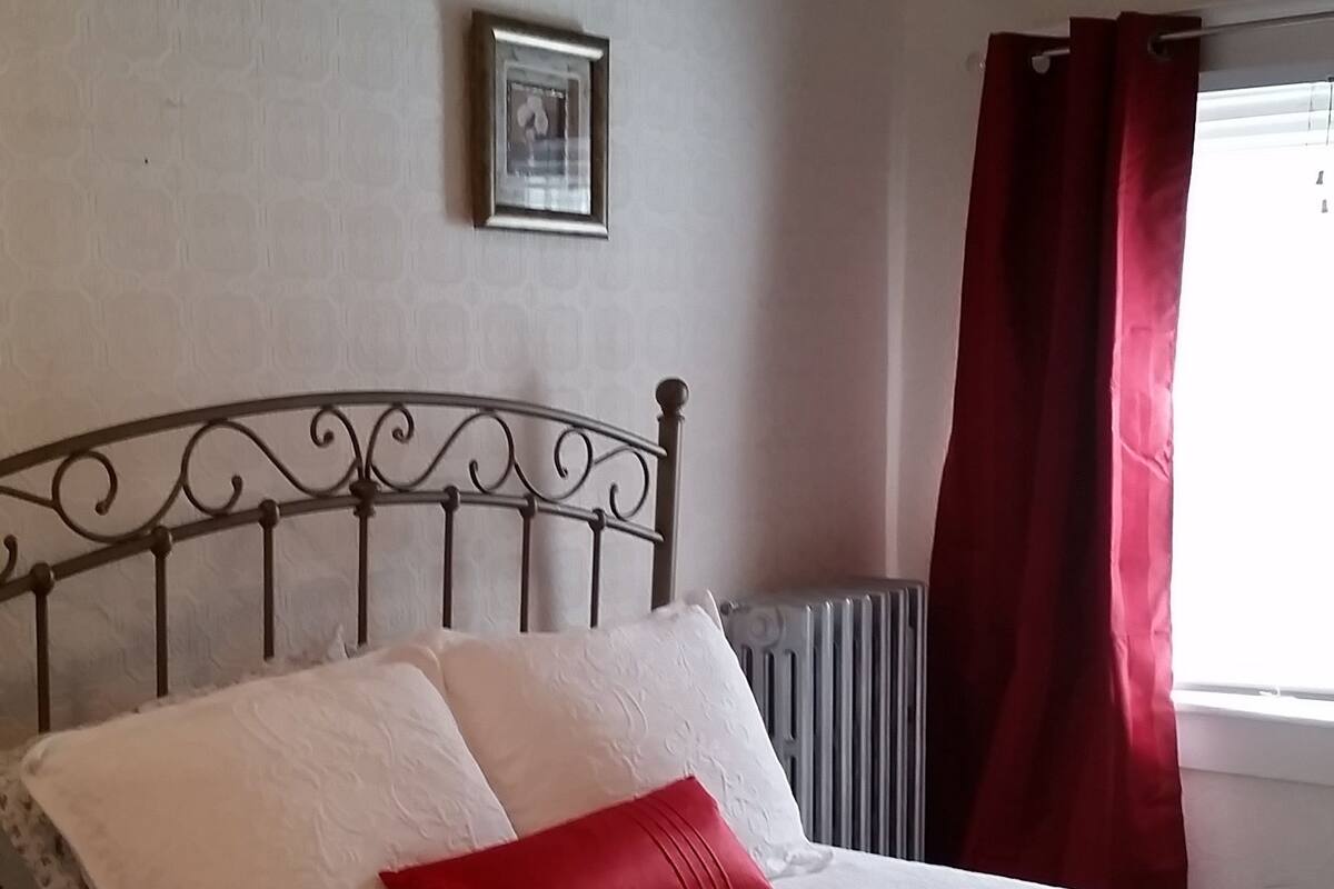 4 bedrooms, premium bedding, individually decorated