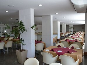 Lunch and dinner served - Hotel Sagres (Belém)