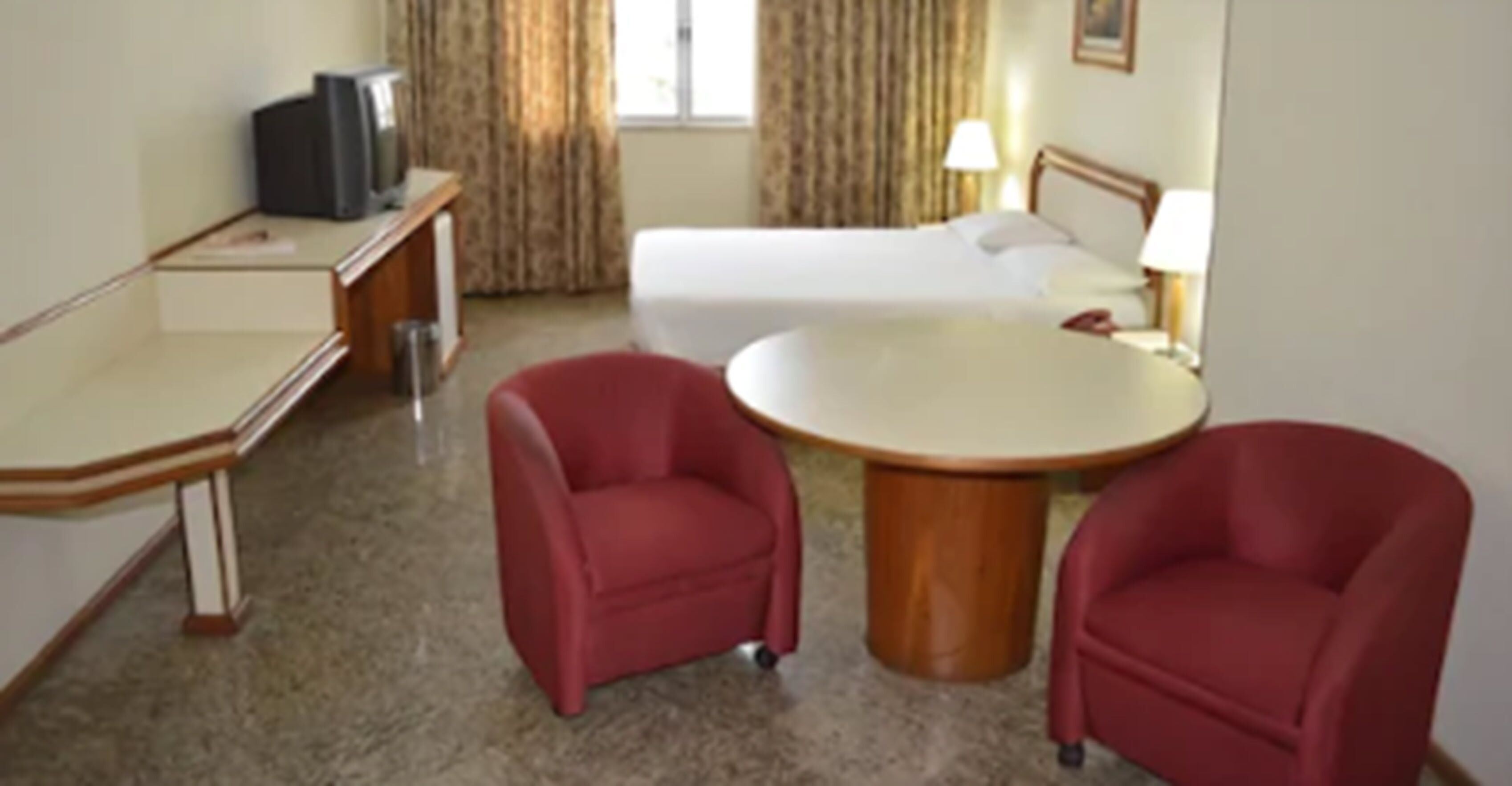 minibar, desk, free wifi