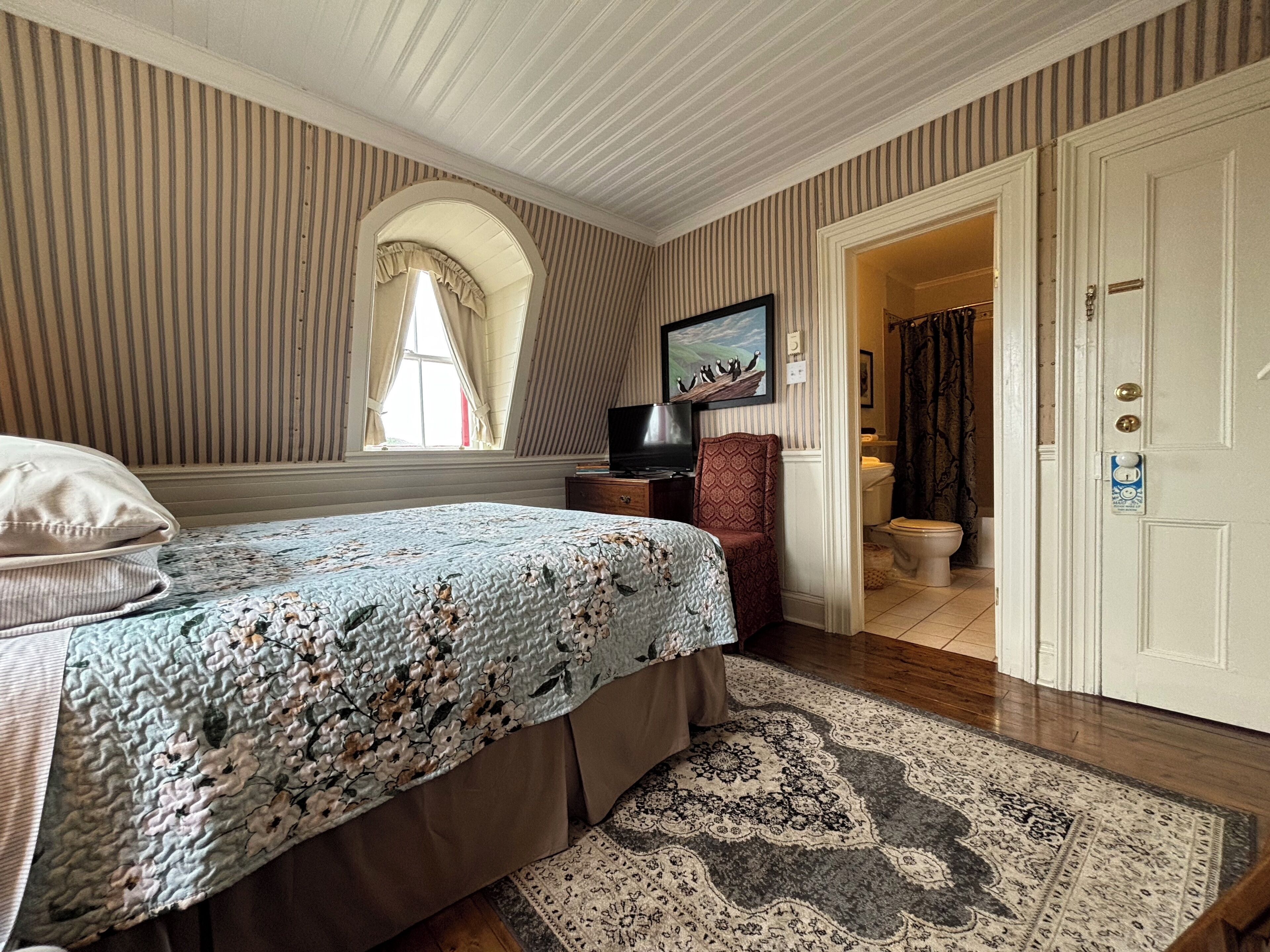 Kenneth Room