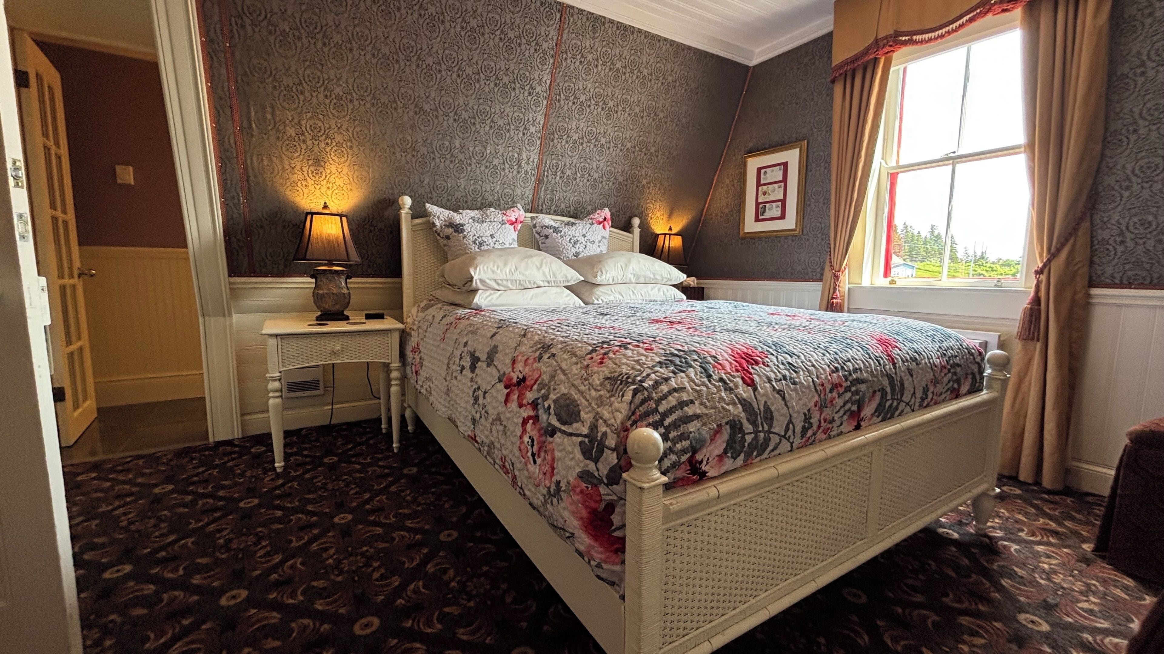 Lloyd Room | Egyptian cotton sheets, premium bedding, down duvets, pillow-top beds