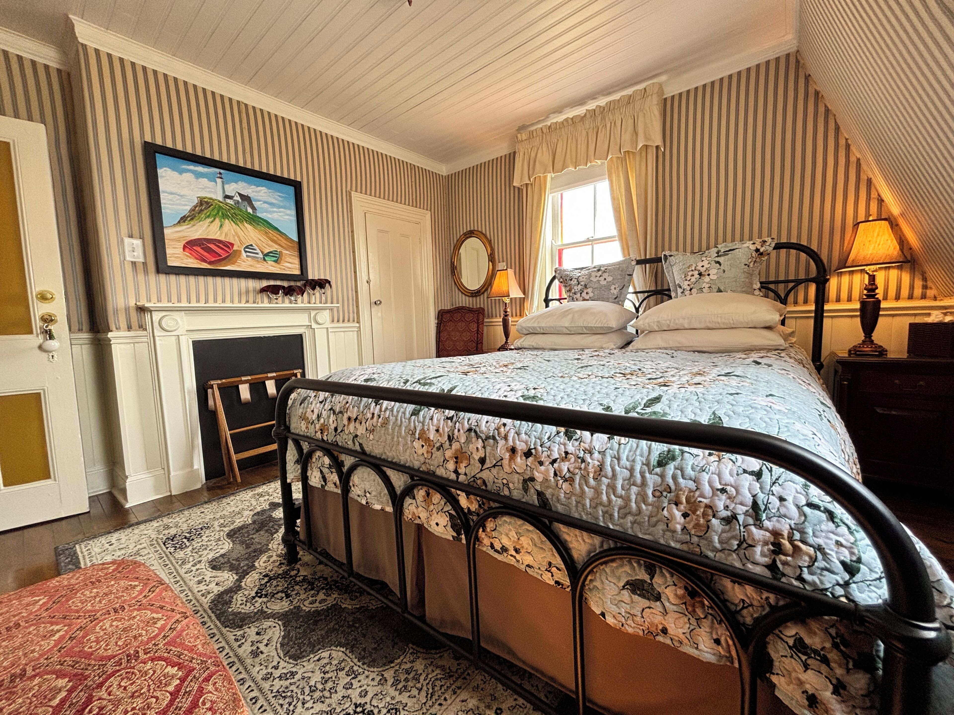 Kenneth Room | Egyptian cotton sheets, premium bedding, down duvets, pillow-top beds