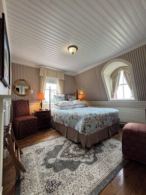 Kenneth Room | Egyptian cotton sheets, premium bedding, down comforters, pillowtop beds - George House Heritage B&B (Dildo)