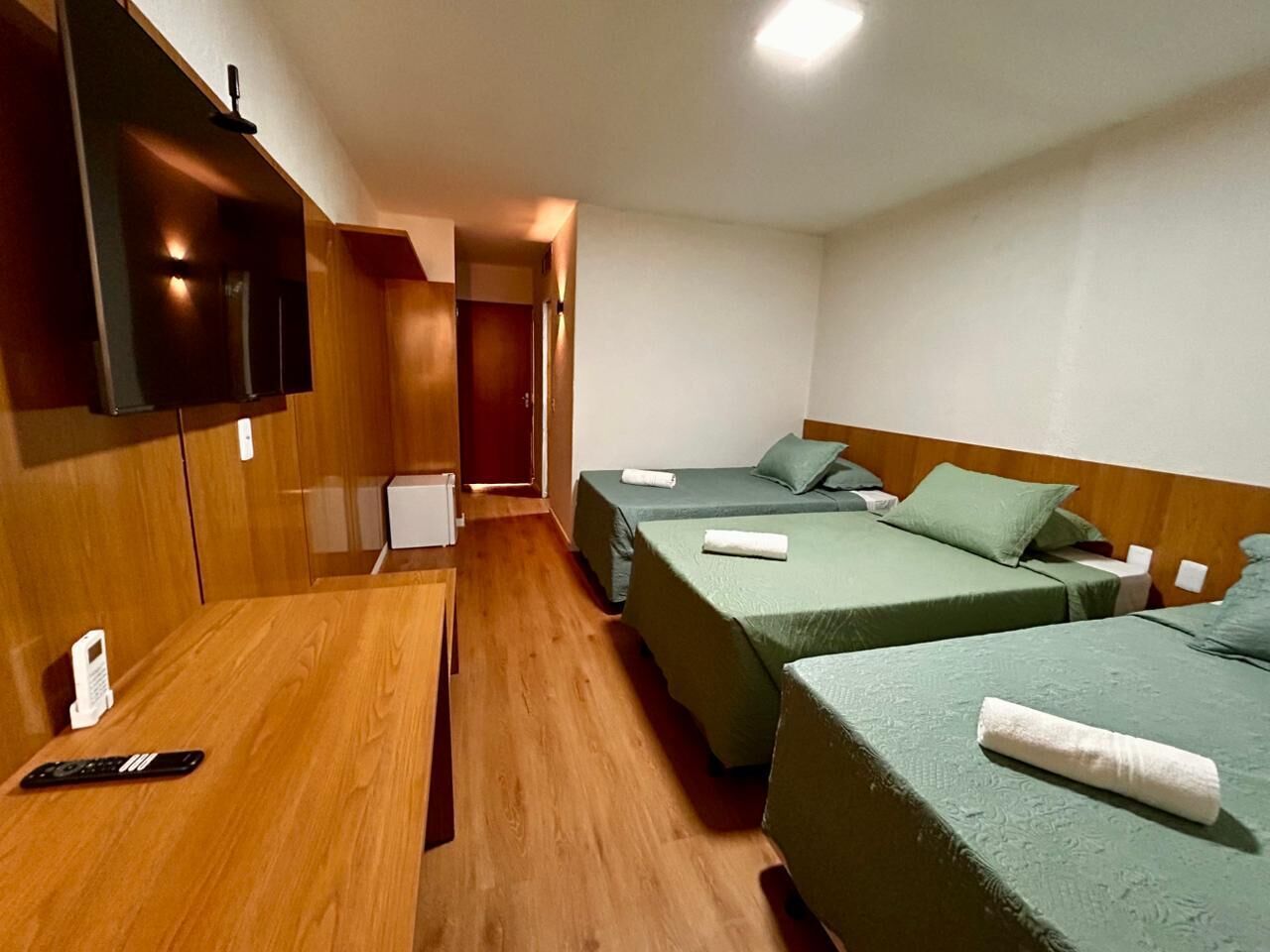 Frigobar, Wi-Fi de cortesia, roupa de cama