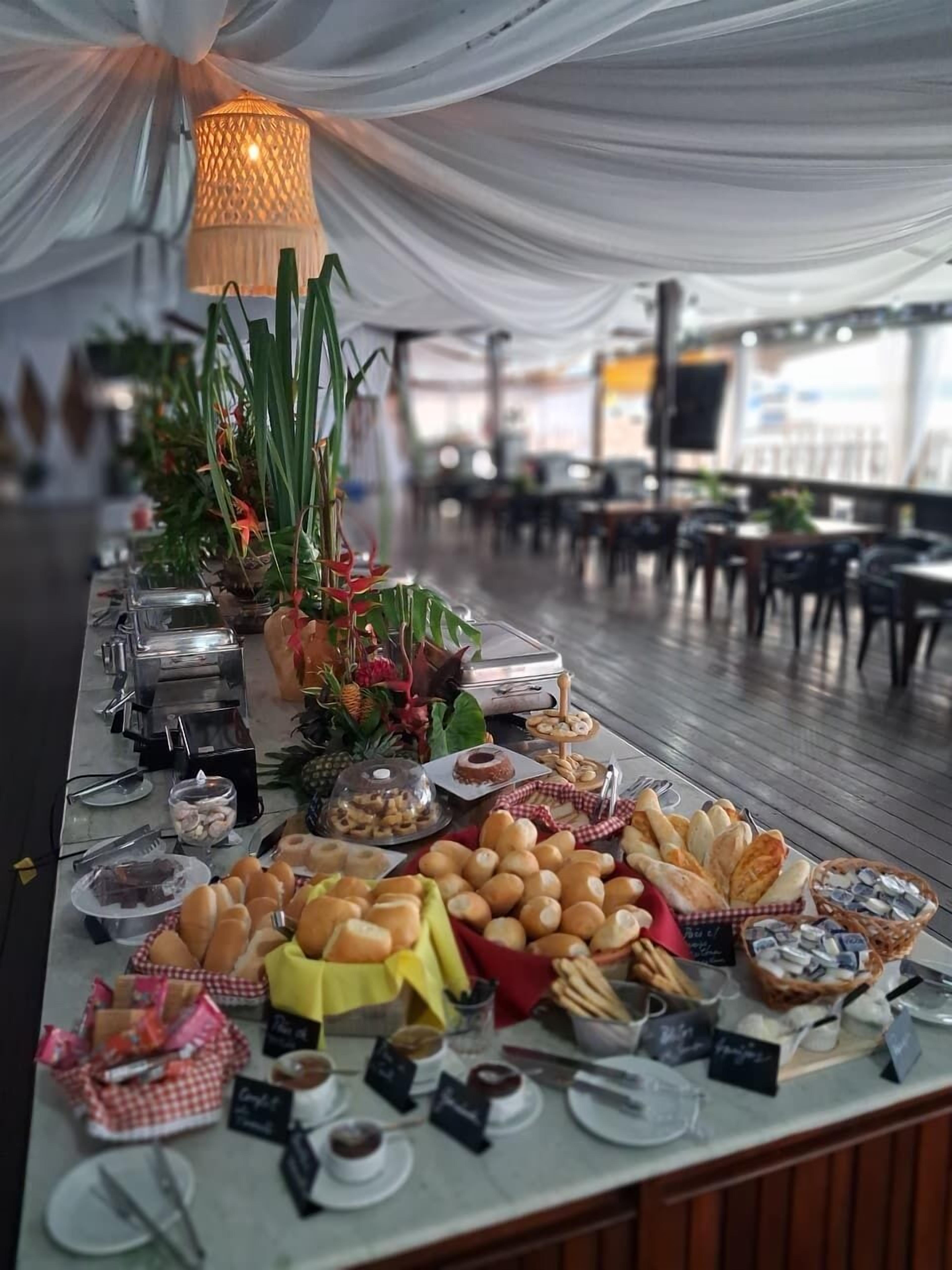 Esmorzar diari d'estil bufet gratuït 