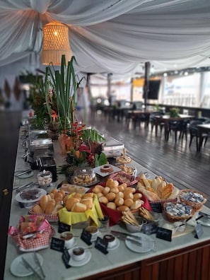 Free daily buffet breakfast