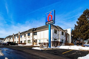 Exterior - Motel 6 Palatine, IL - Chicago Northwest (Palatine)