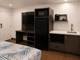 Desk, blackout drapes, free WiFi, bed sheets