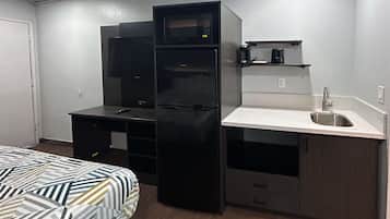 Escritorio, cortinas blackout, wifi gratis y ropa de cama