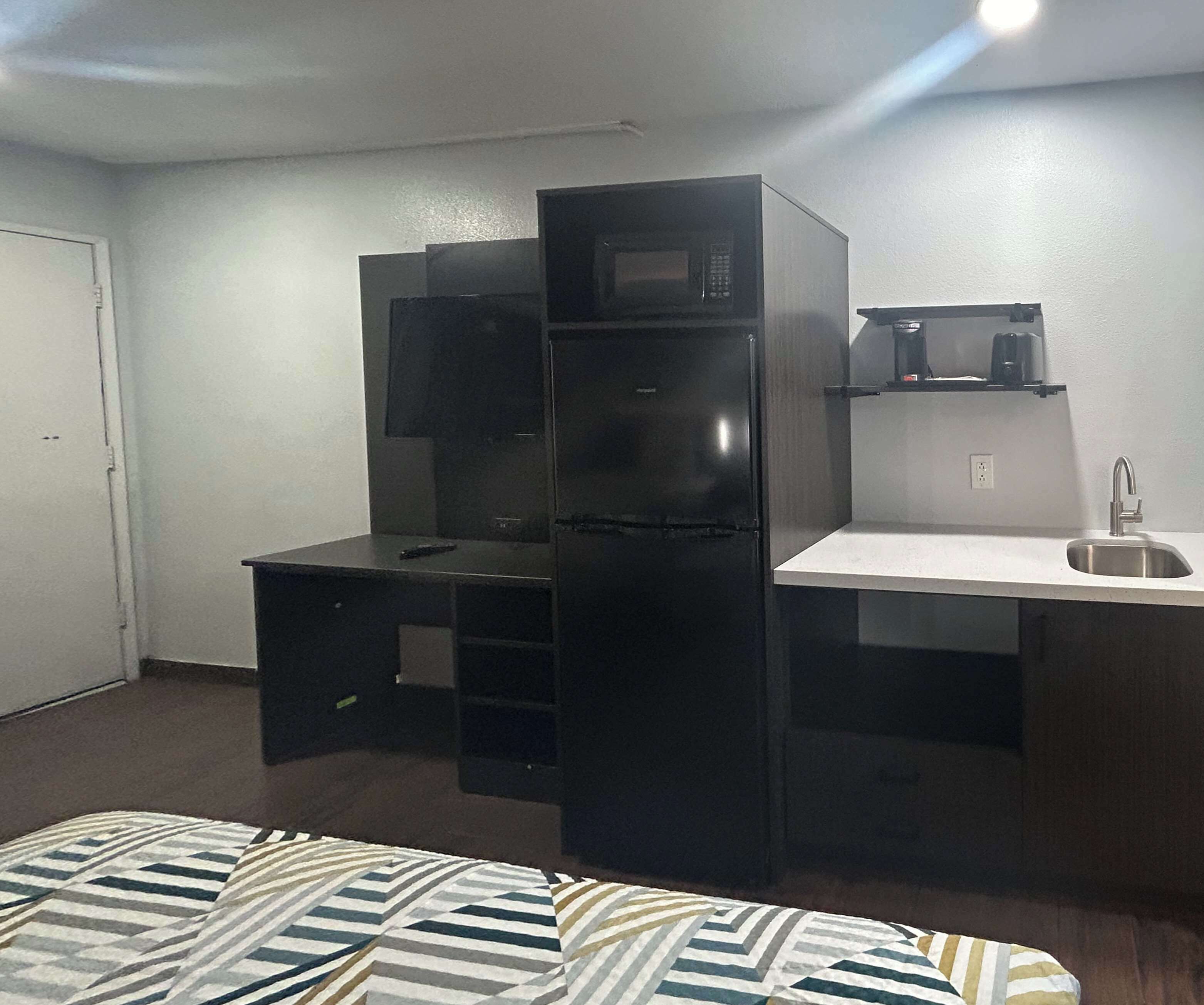 Kjøleskap og mikrobølgeovn