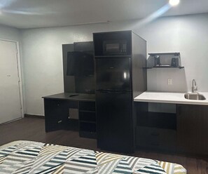 Fridge, microwave - Studio 6 Hemet, CA (Hemet)